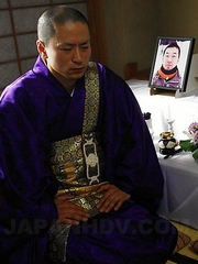 Kimono hottie Waka Kano cums hard