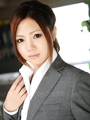 Iroha Kawashima strips at work