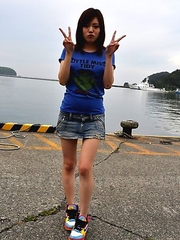 Hinata Serina showing off outdoors