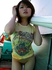 Pretty Japanese lady Miki Uemura