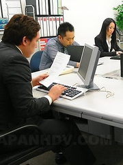 Ai Mizushima enjoys three peckers