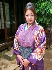 Hot gal showing her wonderful twat