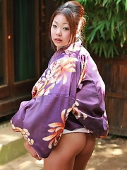 Hot gal showing her wonderful twat