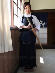 Kendo girl Jun Sena showing off