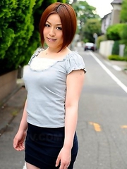 Hot Hiromi Tominaga loves posing