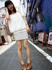 Hot wifey Ayu Kawashima shows off