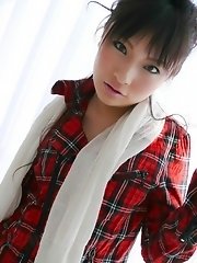 Smooth Rika Sonohara caught between two creamy dicks