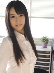 Sexy Tomomi Motozawa is the new office lady
