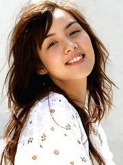 Rola Chen takes clothes off under umbrella in the park