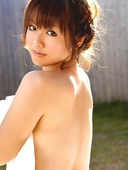 Sayaka Isoyama hides big boobs under sheets in the garden
