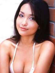 Reon Kadena with big knockers enjoys outdoor shower a lot