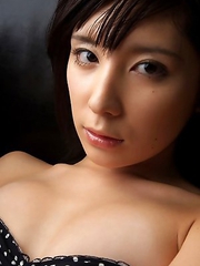 Miu Nakamura tempts any man with her hot curves in lingerie