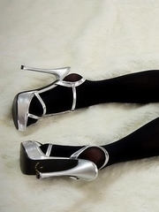 Horny babe in black Mizuho Shiina flaunting it while wearing sexy heels