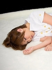 Kaede Oshiro spreads her stocking-clad legs to get finger-blasted furiously